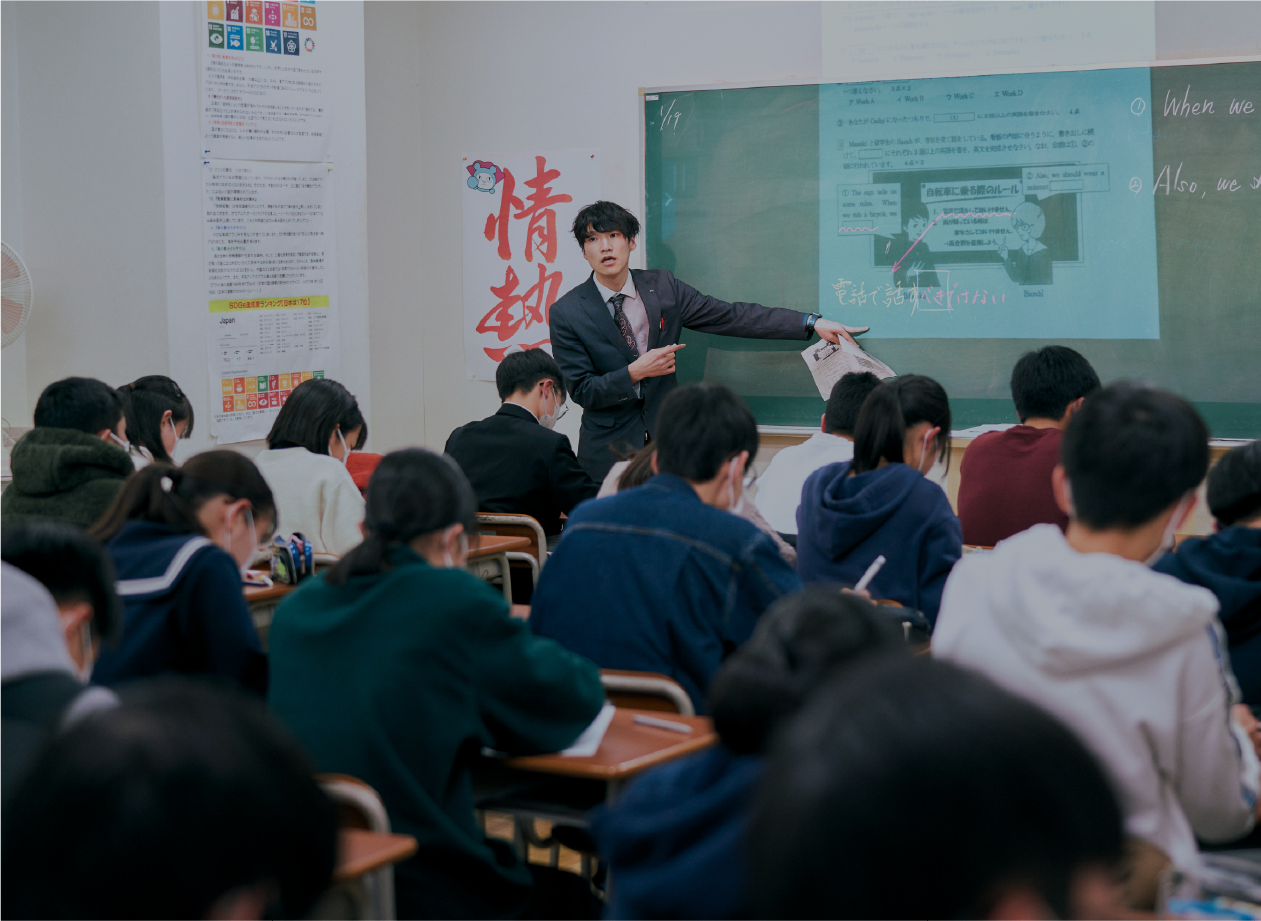 プロジェクトマッピングを利用した授業を展開している光景